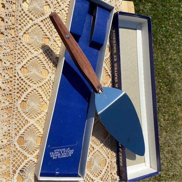 ✨3 for $20✨Cake and Pie Server Silver Plated Cake Pie Server, Original Box - Picture 3 of 7